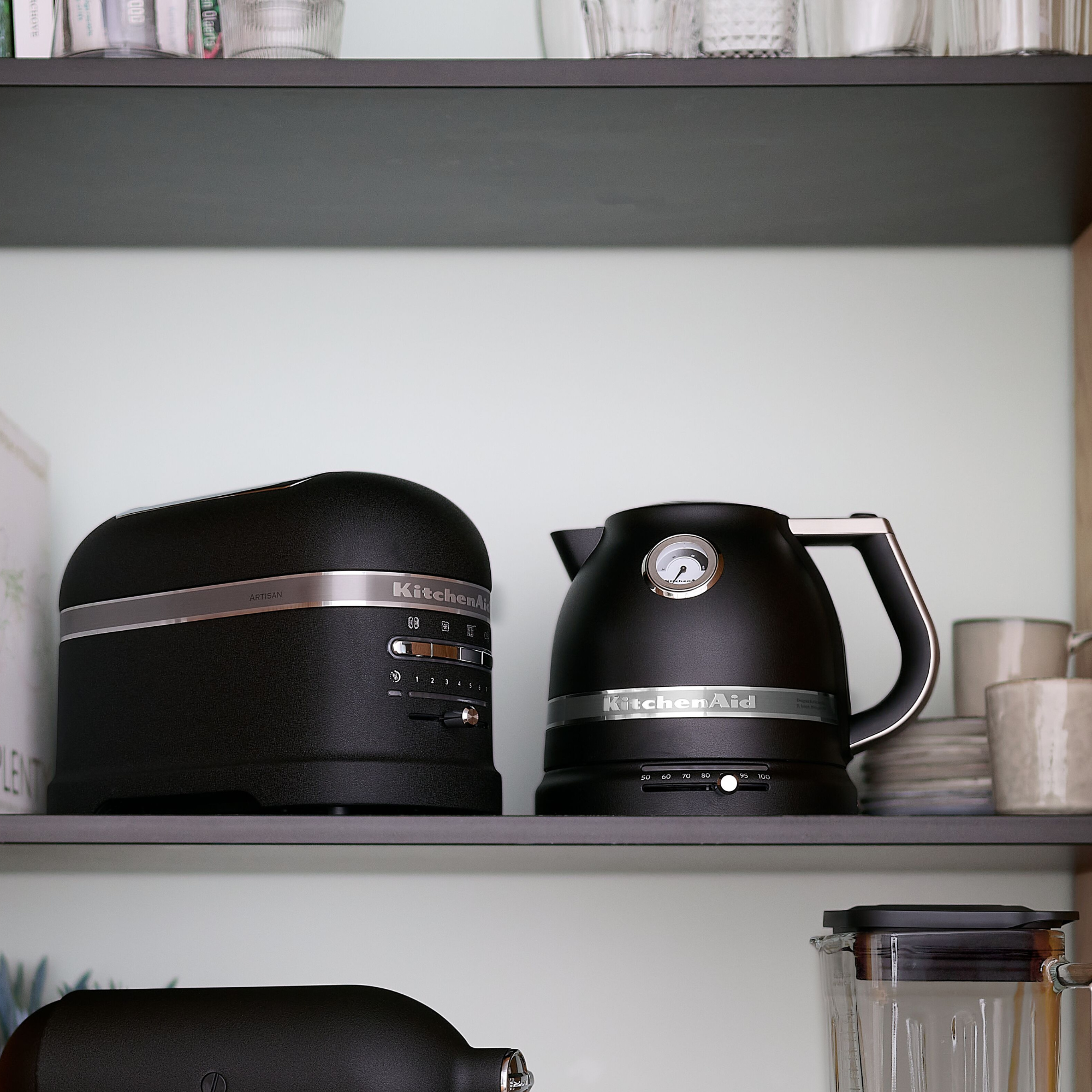 KitchenAid Artisan Frühstücksset inkl. Wasserkocher 5KEK1522, 2 Scheiben Toaster 5KMT2204 und Brötchenaufsatz