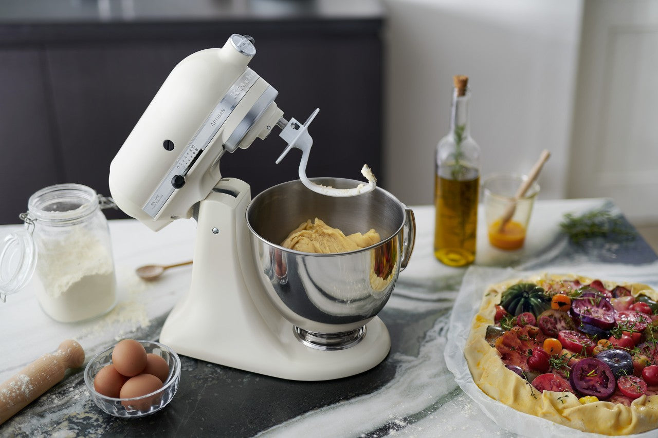 KitchenAid 4,8 L 5KSM175 Artisan Küchenmaschine Steellover mit Edelstahl-Werkzeugen